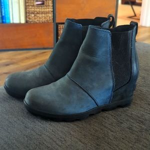 SOREL Joan of Arc wedge bootie in two-toned navy and black size 8.5